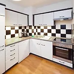 Beautiful In The Middle Of Apartment *
