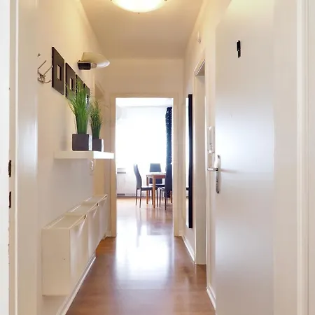 Beautiful In The Middle Of Apartment Köln
